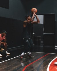 宝盈入口-针对性很强！范德彪晒近期训练视频 主练两个底角的跑动接球三分