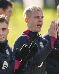 每体：费尔明与奥尔莫位置重叠但风格迥异，两人竞争一个首发名额